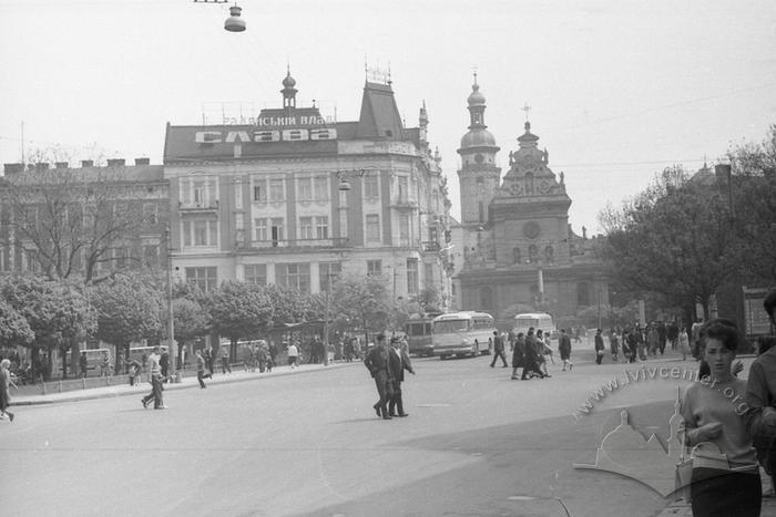 Halytska square 2