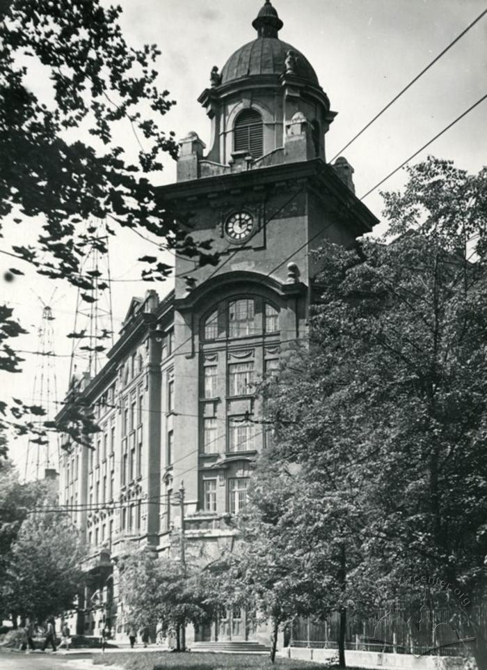 Lviv railway administration bulding 2