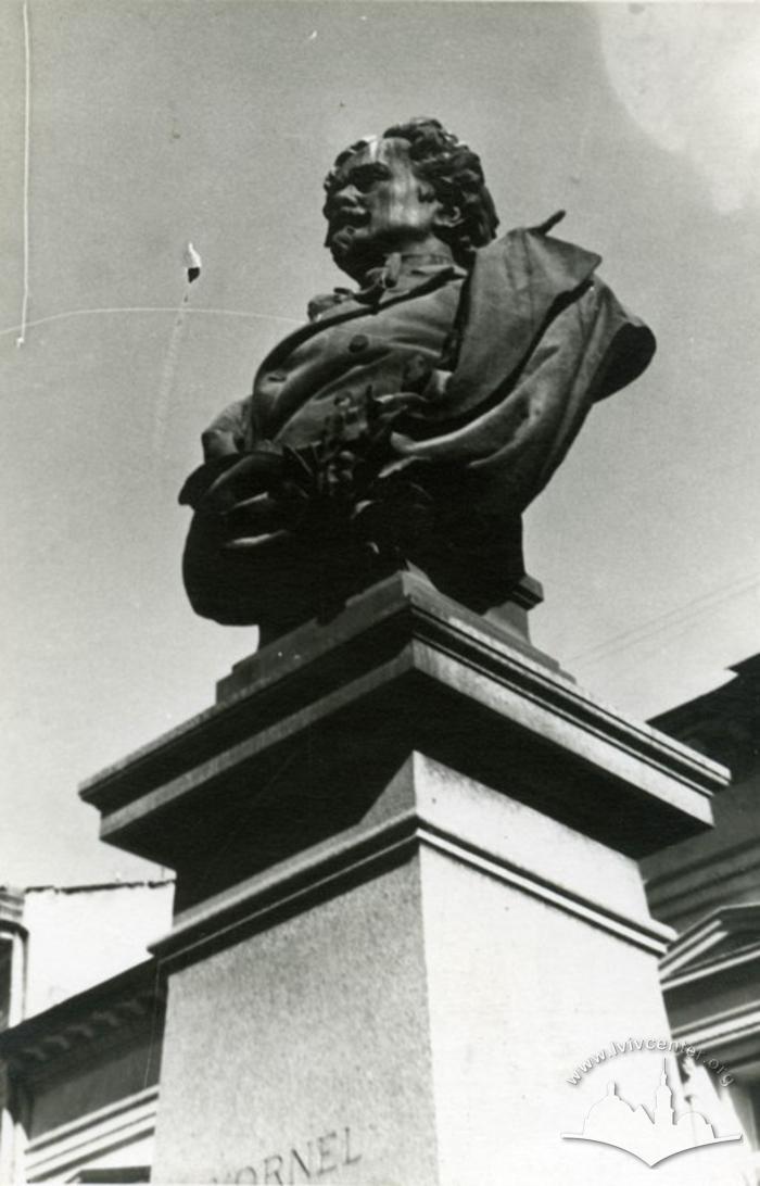 Kornel Ujejski monument on Shevchenka avenue 2