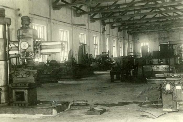 Shop of Lviv Power Lift Trucks factory 2