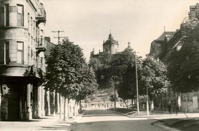 Yaroslava Mudroho street and the building №12 on the background of St. George mountain