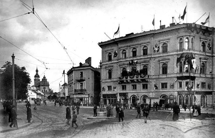 Halytska Square 2