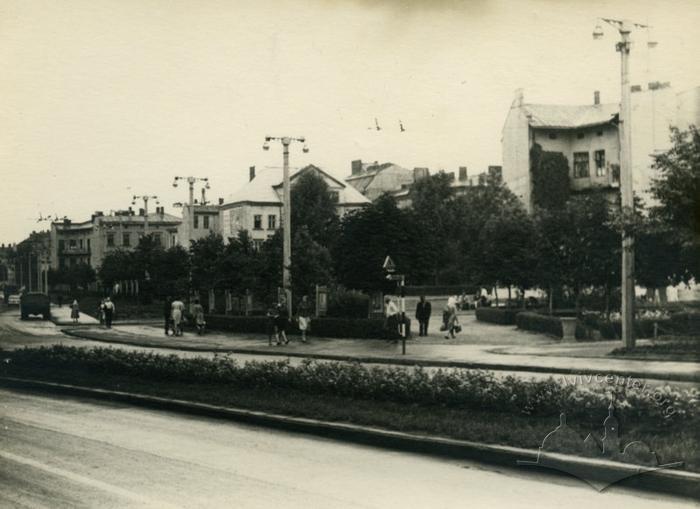 Будинки парного боку вулиці 700-річчя Львова (тепер пр. Чорновола) 2