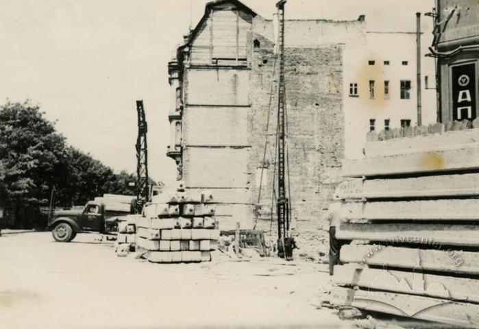 Beginning of construction of an apartment building on 1 Travnia street, 6-8 (Svobody avenue now) 2