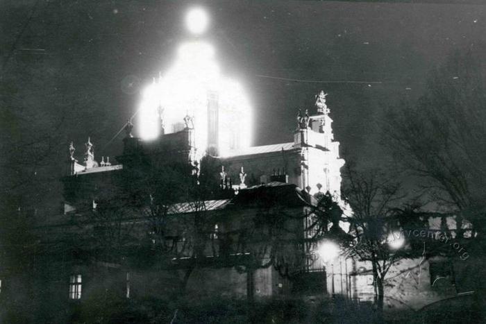 Night view of St. George church 2