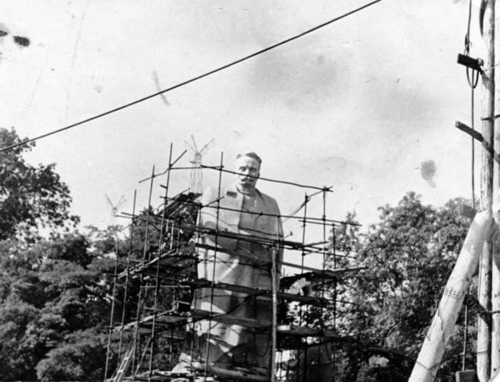 Construction of Ivan Franko monument 2