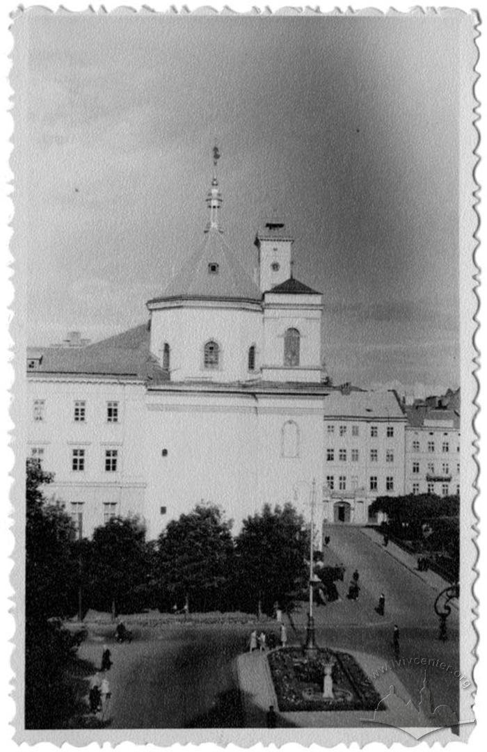 Вид на вул. 1 Травня (тепер пр. Свободи) та костел єзуїтів 2