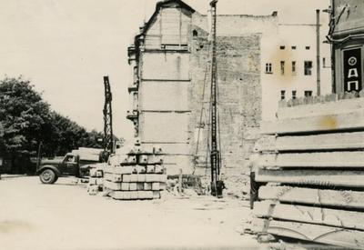 Початок спорудження житлового будинку на вул. 1 Травня, 6-8 (тепер пр. Свободи)