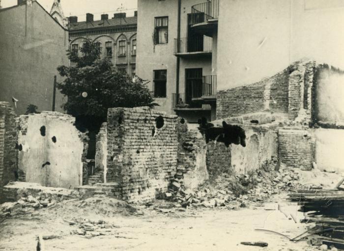 Руйнація будинків між №№39 та 44 вулиці 700-річчя Львова 2