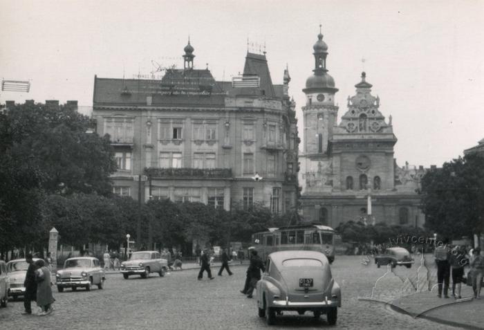 Transport on Halytska square 2