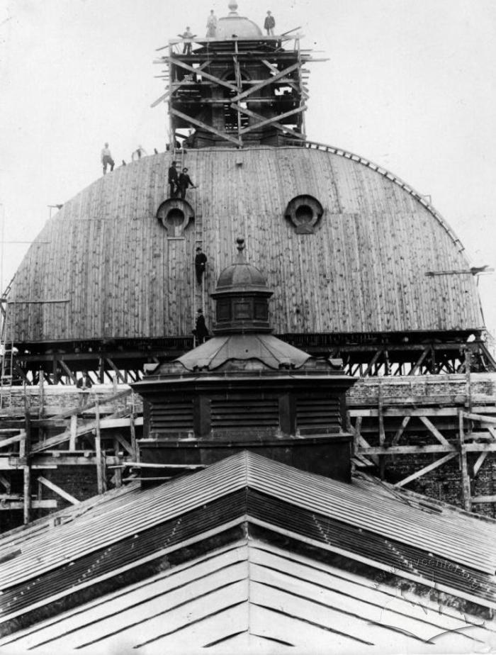 Construction of the city theatre dome 2
