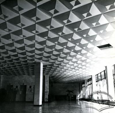Інтер’єр вестибюлю навчального корпусу №5 Національного університету “Львівська політехніка”