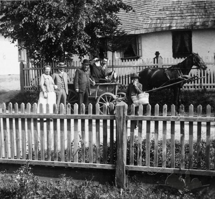 Moisei Hersh Erdgaim in front of his house in Boryslav 2