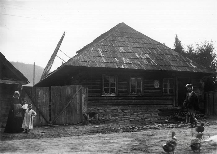 Jewish house in Carpathians with open roof (in accordance with ritual) 2