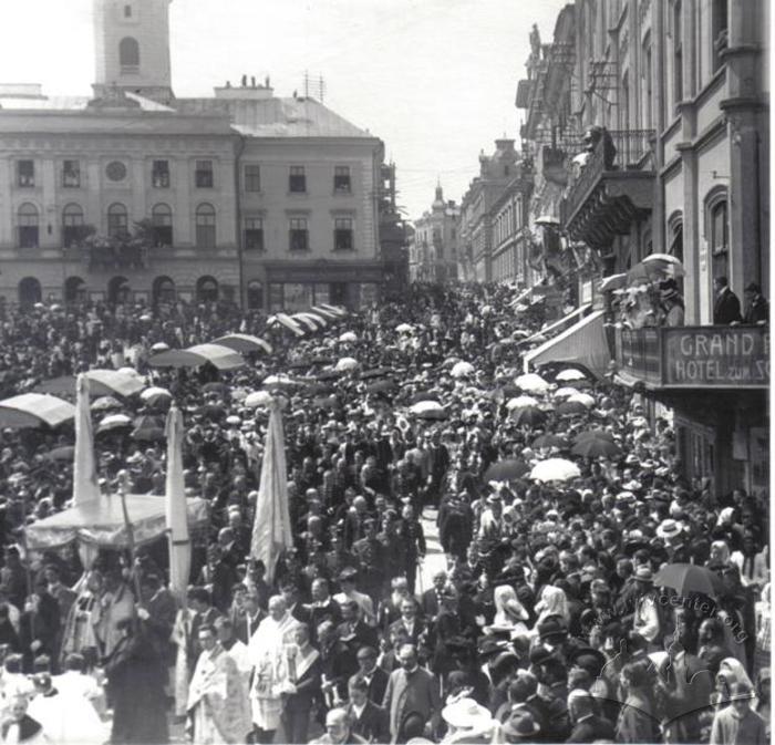 Catholic Easter Procession on Central Square 2