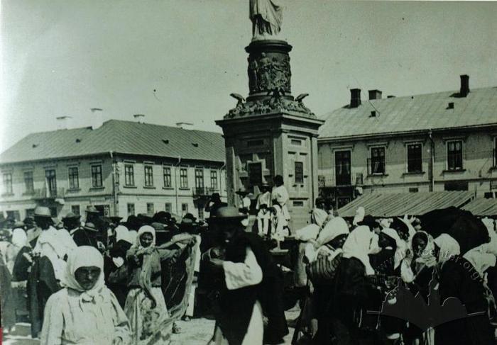 Statue of Lady Symbolizing Austria 2