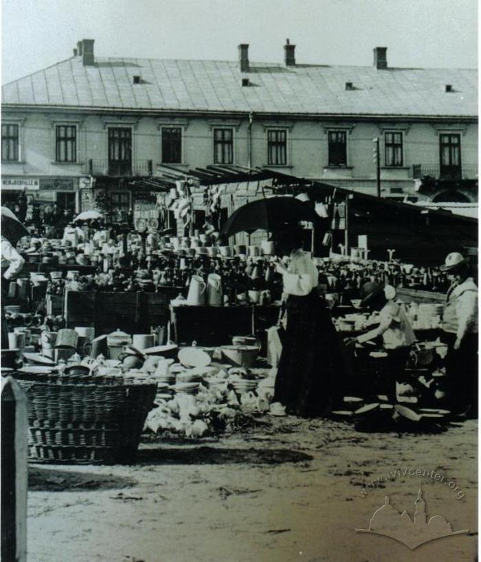 Market on Soborna Square 2