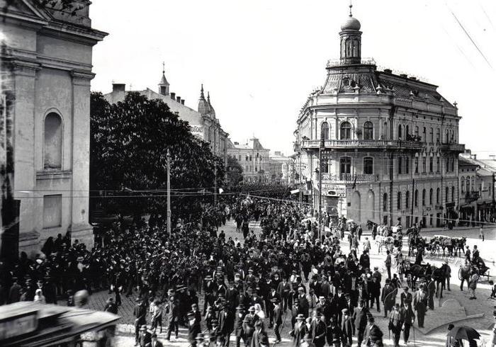 Junction of Holovna Street and Scholem Aleichem Street 2