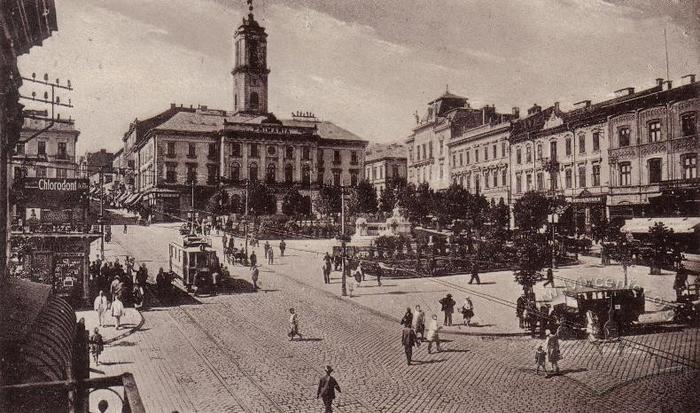 Central Square with Town Hall | Urban Media Archive