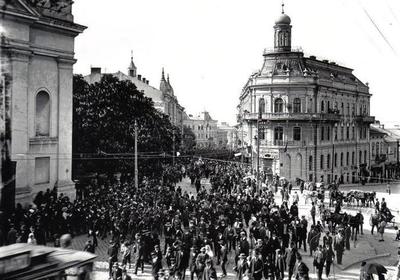 Junction of Holovna Street and Scholem Aleichem Street