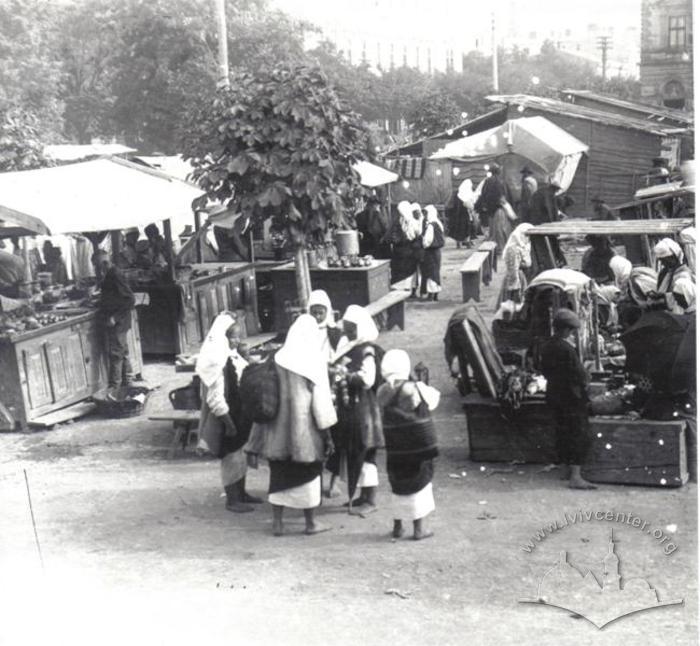 Market on Soborna Square 2