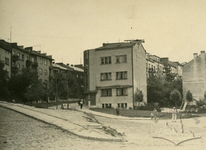 Parting of Viyskova (Ludkevycha street now), Honcharova (Kubiyovycha) and Snopkivska streets 1