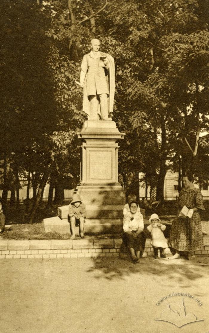 Monument to Józef Korzeniowski 2