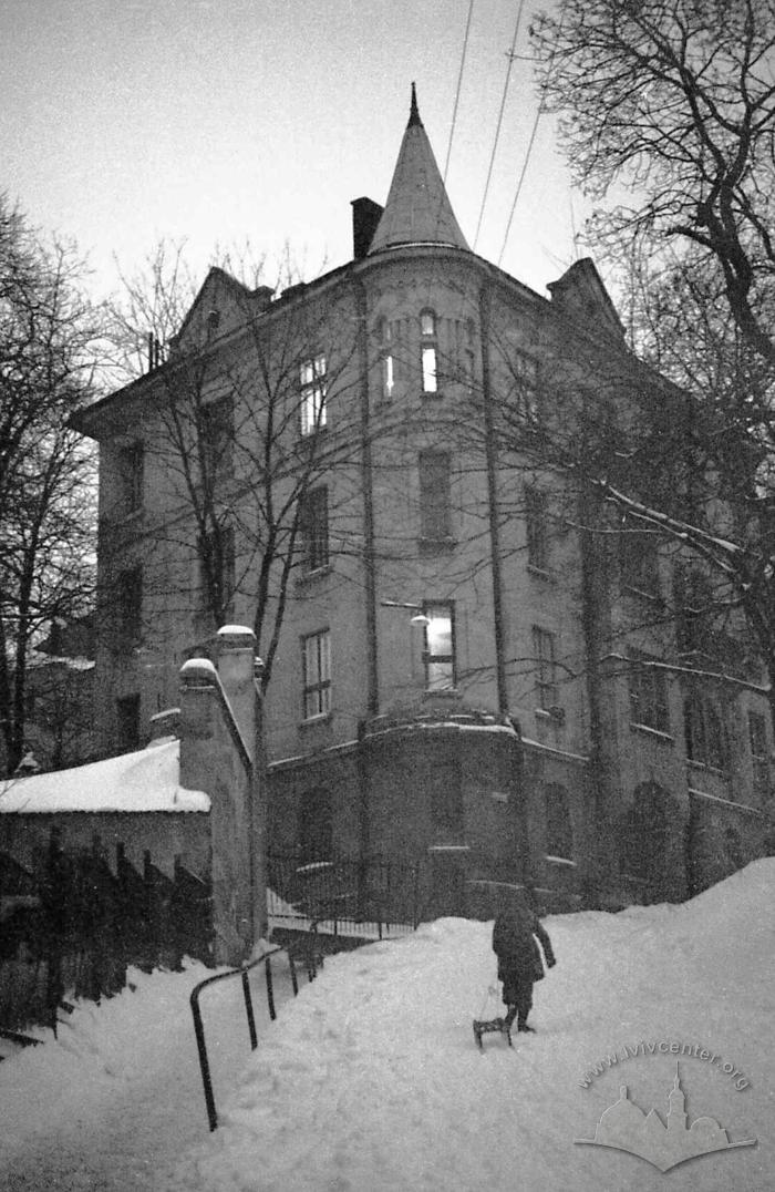 Building at Chaikovskoho street, 37 2