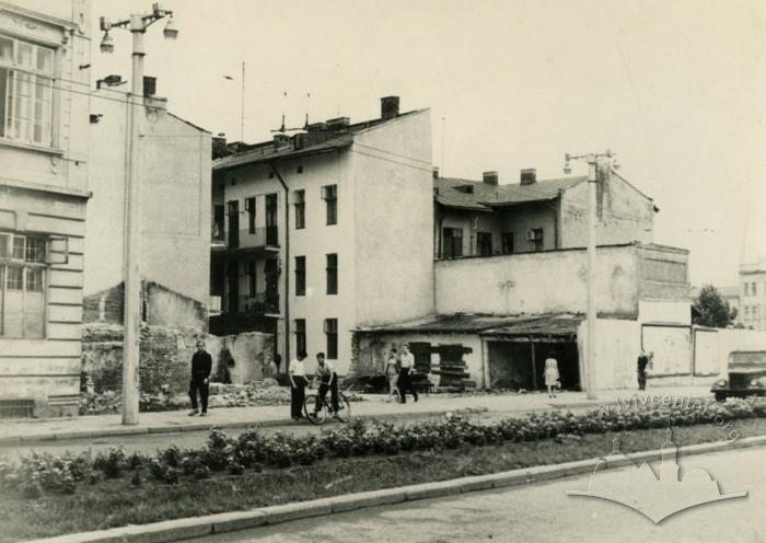 Destroyed old buildings on 700-ricchia Lvova street, 39-47 (Chornovola avenue now) 2