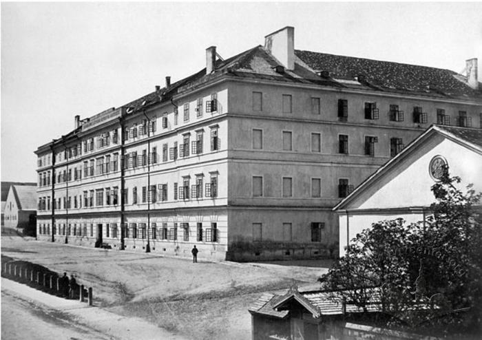 Building of the Former Ferdinand Casernes 2