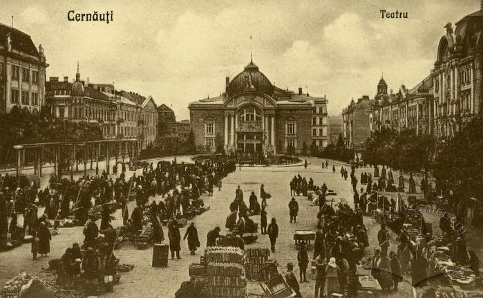 Teatralna Square 2