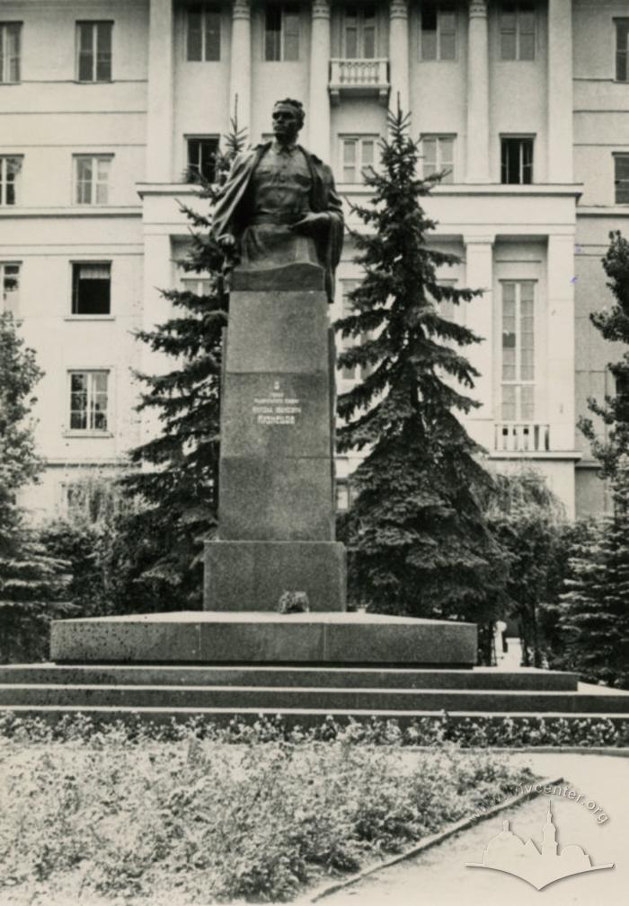 Пам'ятник Ніколаю Кузнєцову на вул. Івана Франка 2