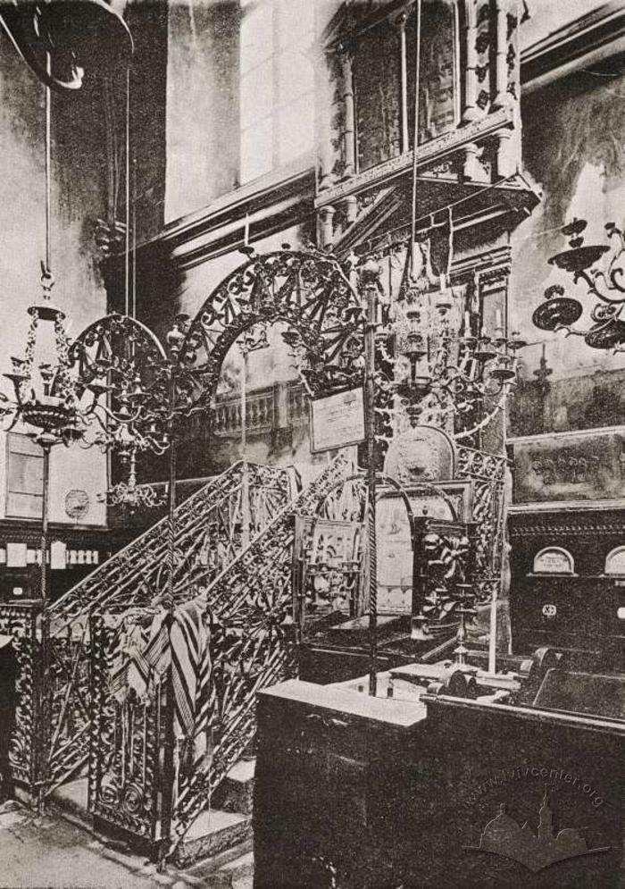 Interior of the Golden Rose Synagogue 2