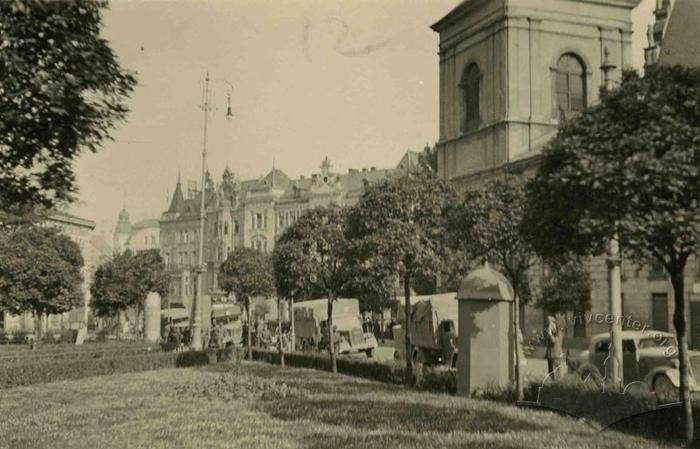 Бернгардпляц, сквер біля бернардинського костелу 2