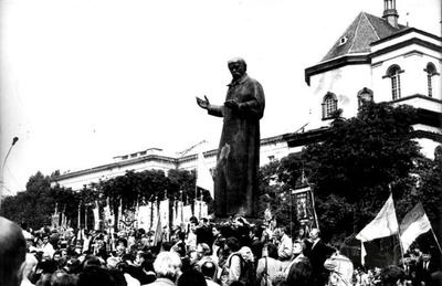 Monument to T. H. Shevchenko in Svobody Boulevard