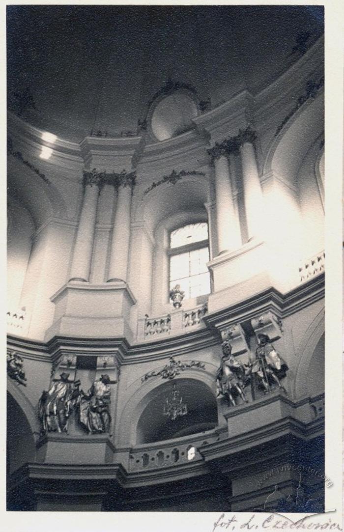 Interior of Holy Eucharist church 2