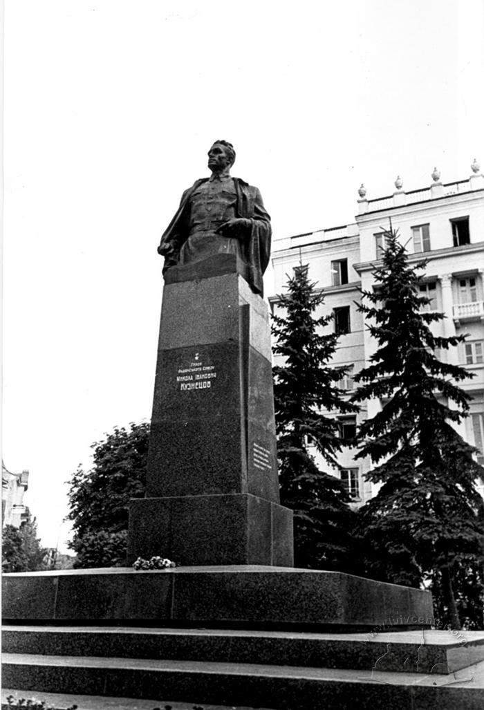 Monument to M. Kuznietsov 2
