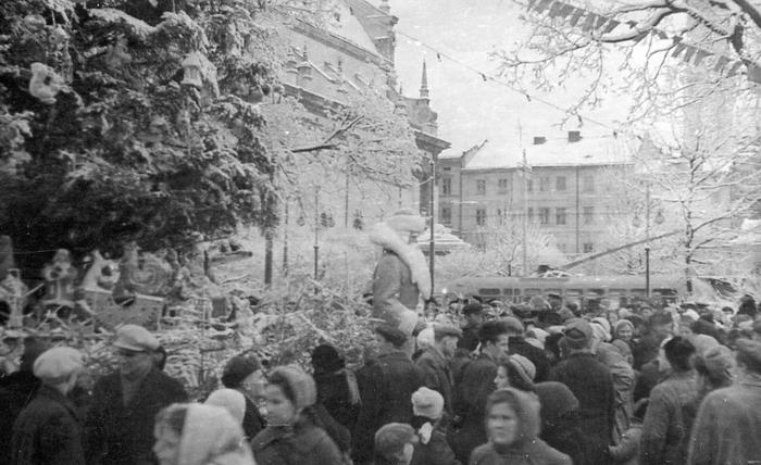 Проспект Свободи взимку 2