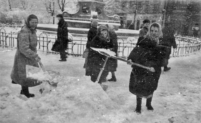 Очищення проспекту Свободи взимку (початок 1960-х) 2