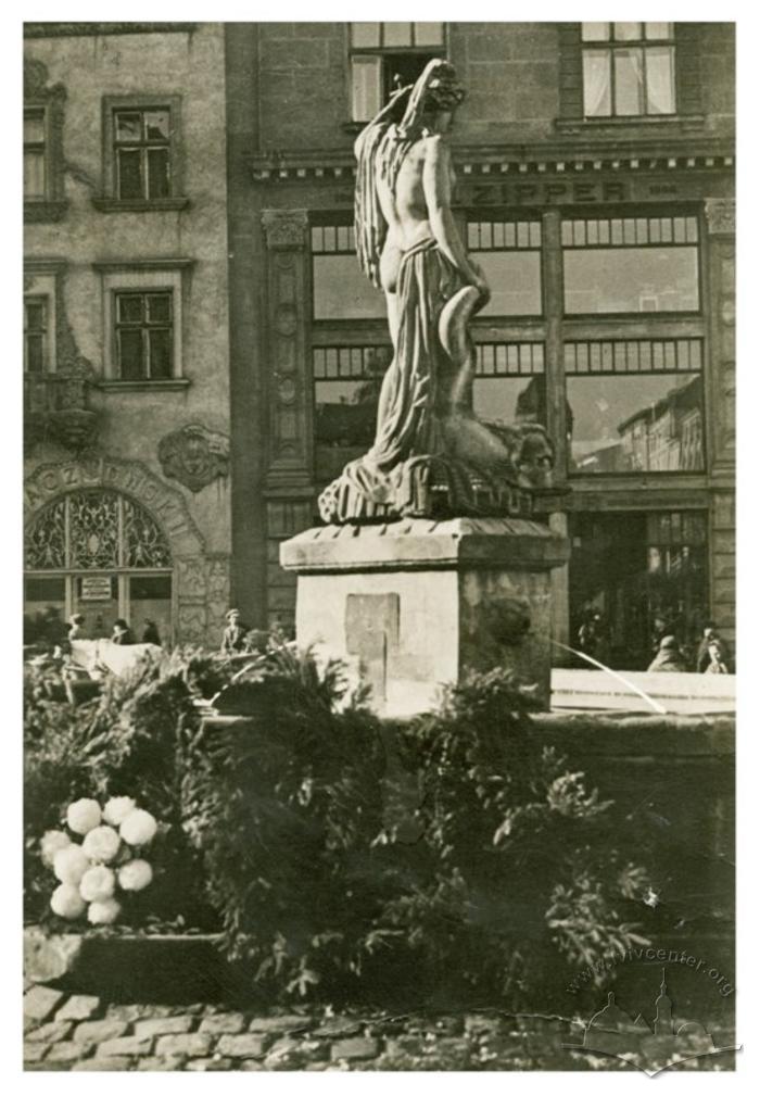 Fountain with a sculpture of Amfitrita 2