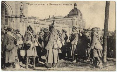 Російські солдати на площі перед Львівським вокзалом
