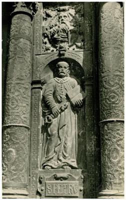 Скульптурна фігура Св. Петра на фасаді каплиці Боїмів