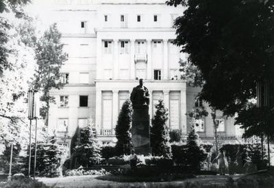 Пам'ятник Герою Радянського Союзу Ніколаю Кузнєцову