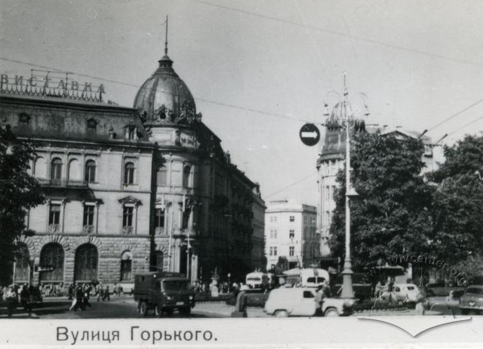 Вид на вул. Горького (тепер вул. Гнатюка) та Етнографічний музей 2