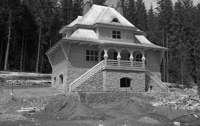 Frontal view of Carpathian shelter 2