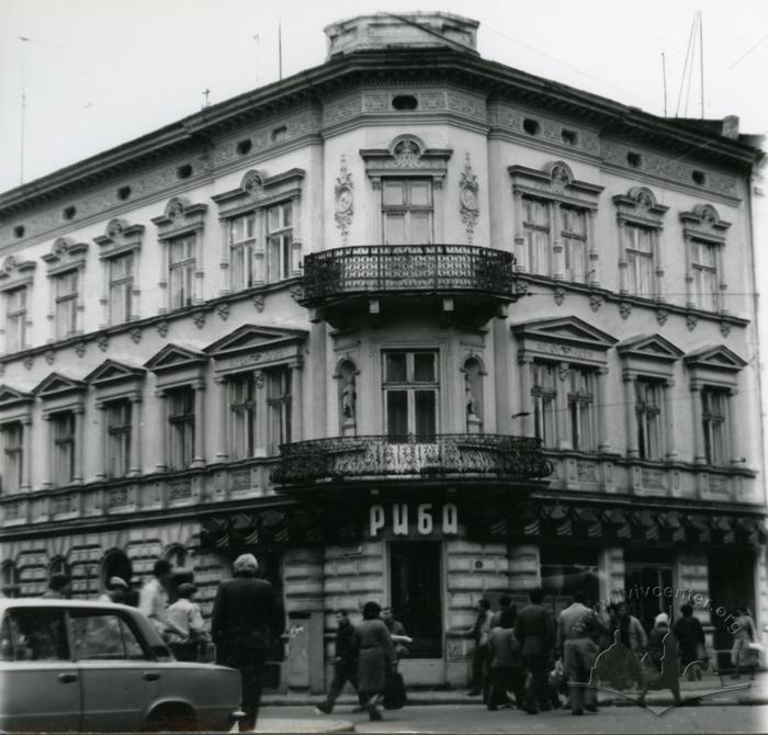 Building at the corner of Shevchenka avenue, 20 and Dudayeva street, 2 2