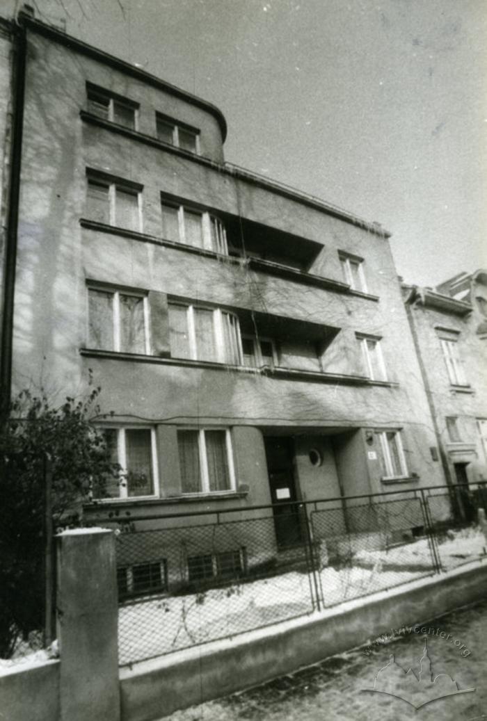 Building №32 on Kotliarevskoho street 2