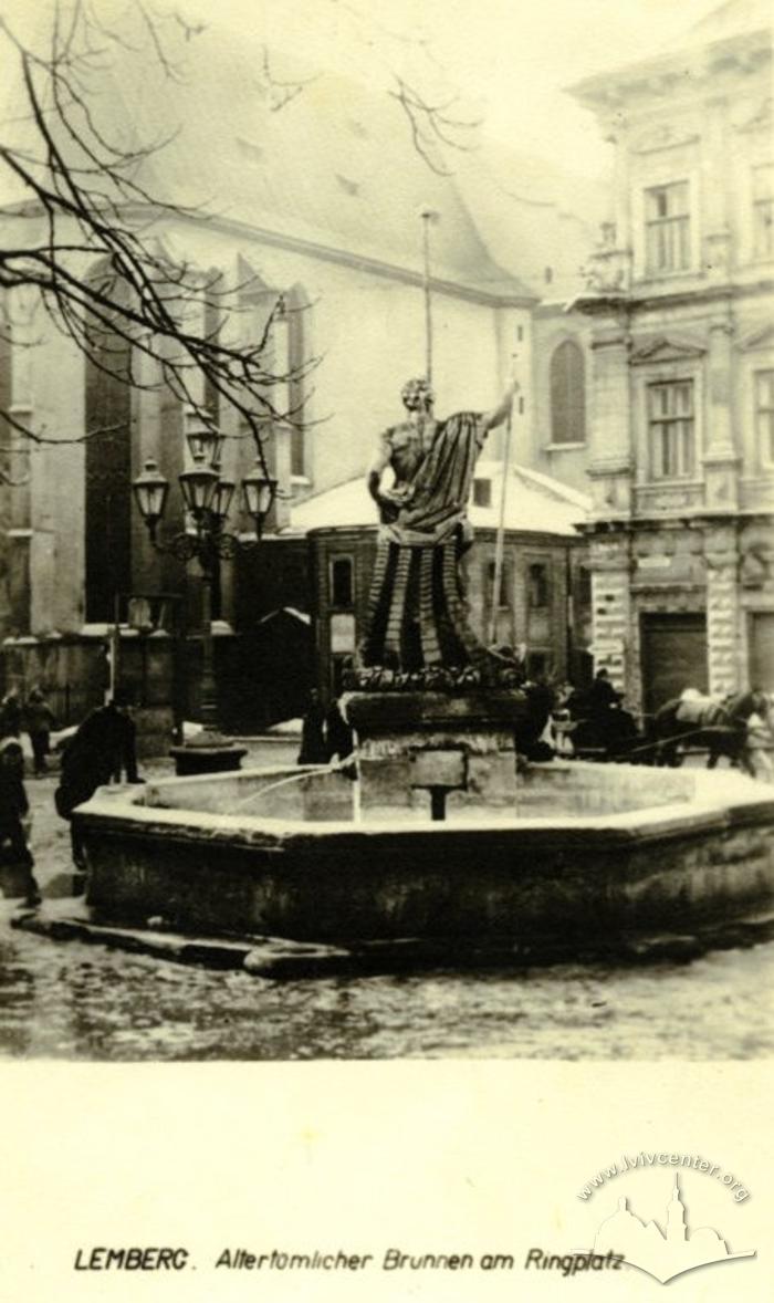 Fountain with a sculpture of Neptune on Rynok square 2