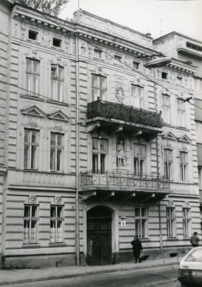 Apartment building on Ivana Franka street 2
