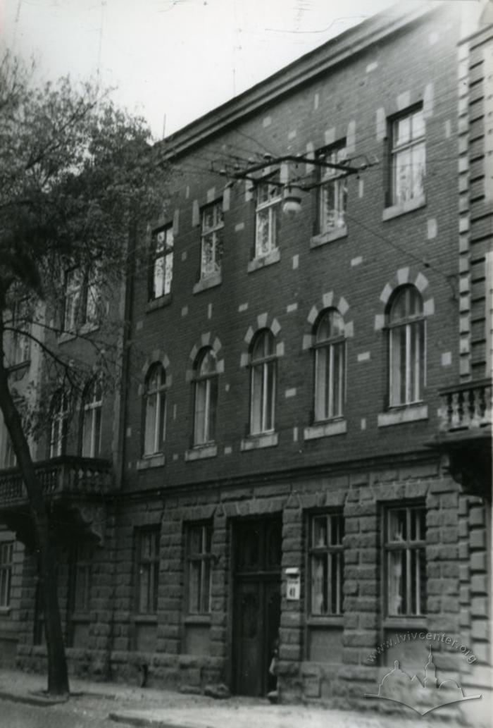 Building on Pekarska street, 40 2